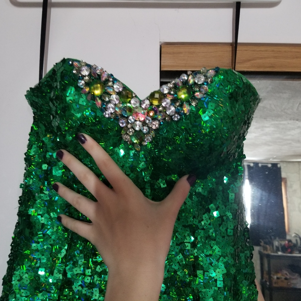 Prom dress - Picture 2 of 4